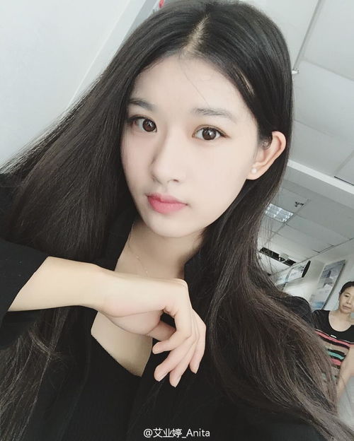 組圖 中戲女生素顏清純大長(zhǎng)腿，網(wǎng)友驚呼“撞臉劉亦菲”